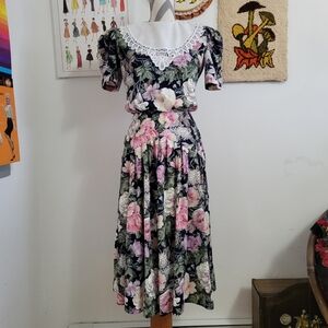 Lisa II | 80s Vintage Bloused Floral Dress